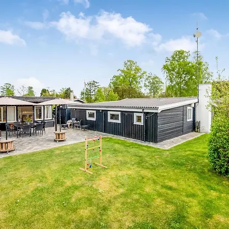 Antonie - 700m From The Sea By Interhome *